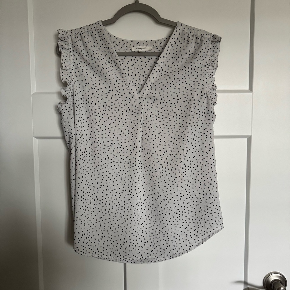 Monday Fun White Black Polka Dot Sleeveless Top V Neck Ruffle Arm Size Medium - Picture 2 of 15